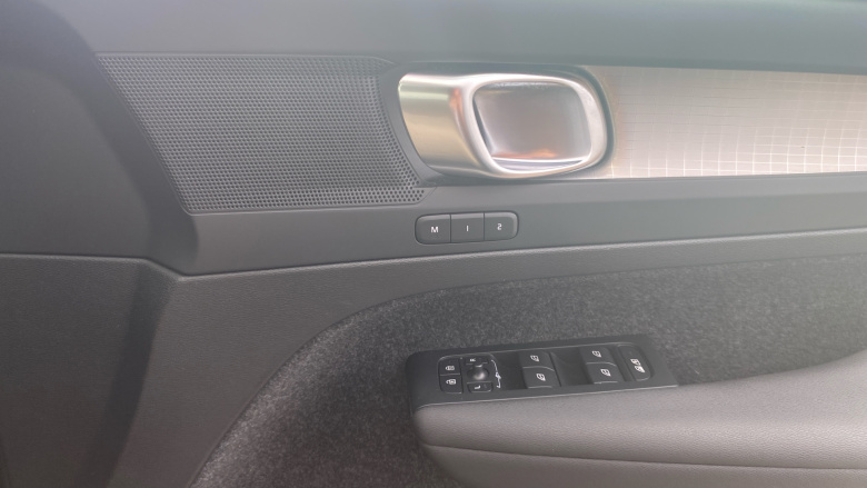 Volvo Xc40 1.5 T4 Recharge PHEV Plus Dark 5dr Auto Estate